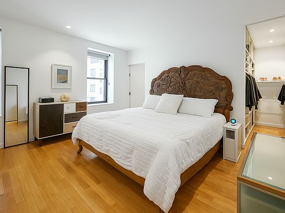 5th image of 243 W 98th St APT 6D