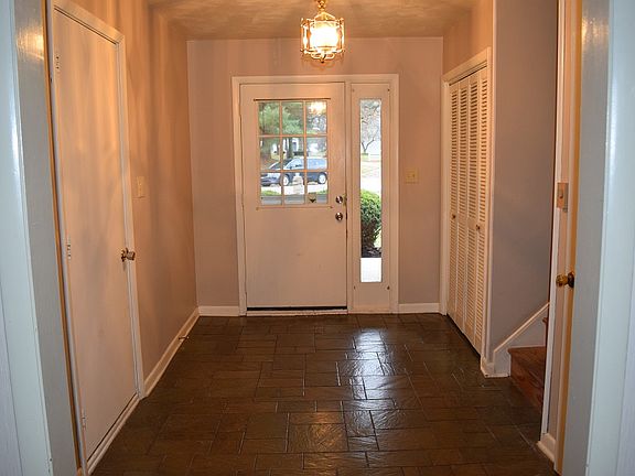 3rd image of 22 Cricklewood Cir