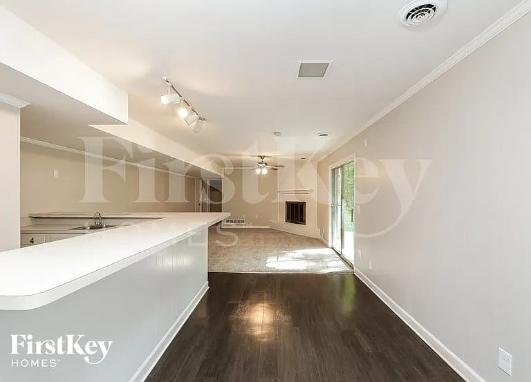 4609 Oakcliffe Rd — Photo 6