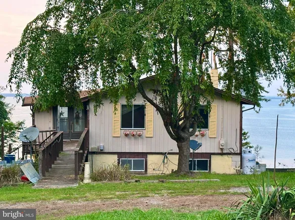 2299 N Independence Dr, Montross, VA 22520