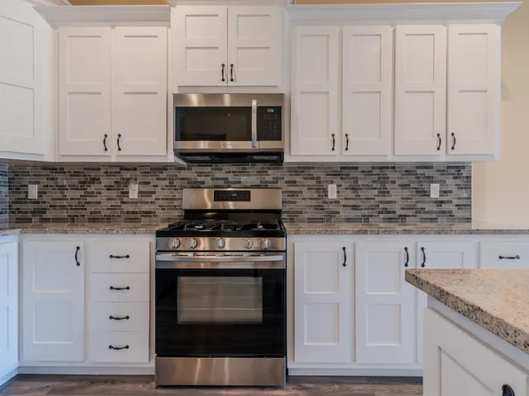 656 Nobility Dr, Medford, OR 97501