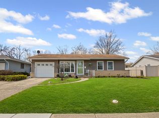 230 Crest Ave, Elk Grove Village, IL 60007