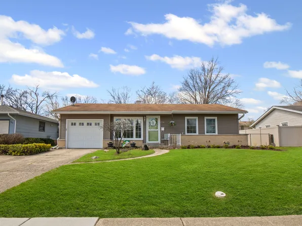 230 Crest Ave, Elk Grove Village, IL 60007