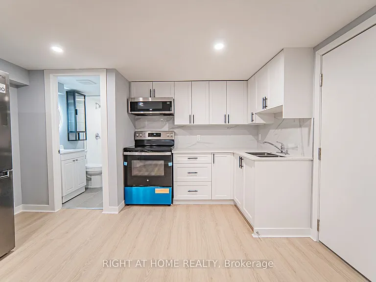 250 Beechy Dr #BASEMENT — Photo 10