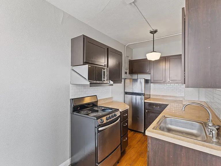 Piccadilly Apartments — Photo 32
