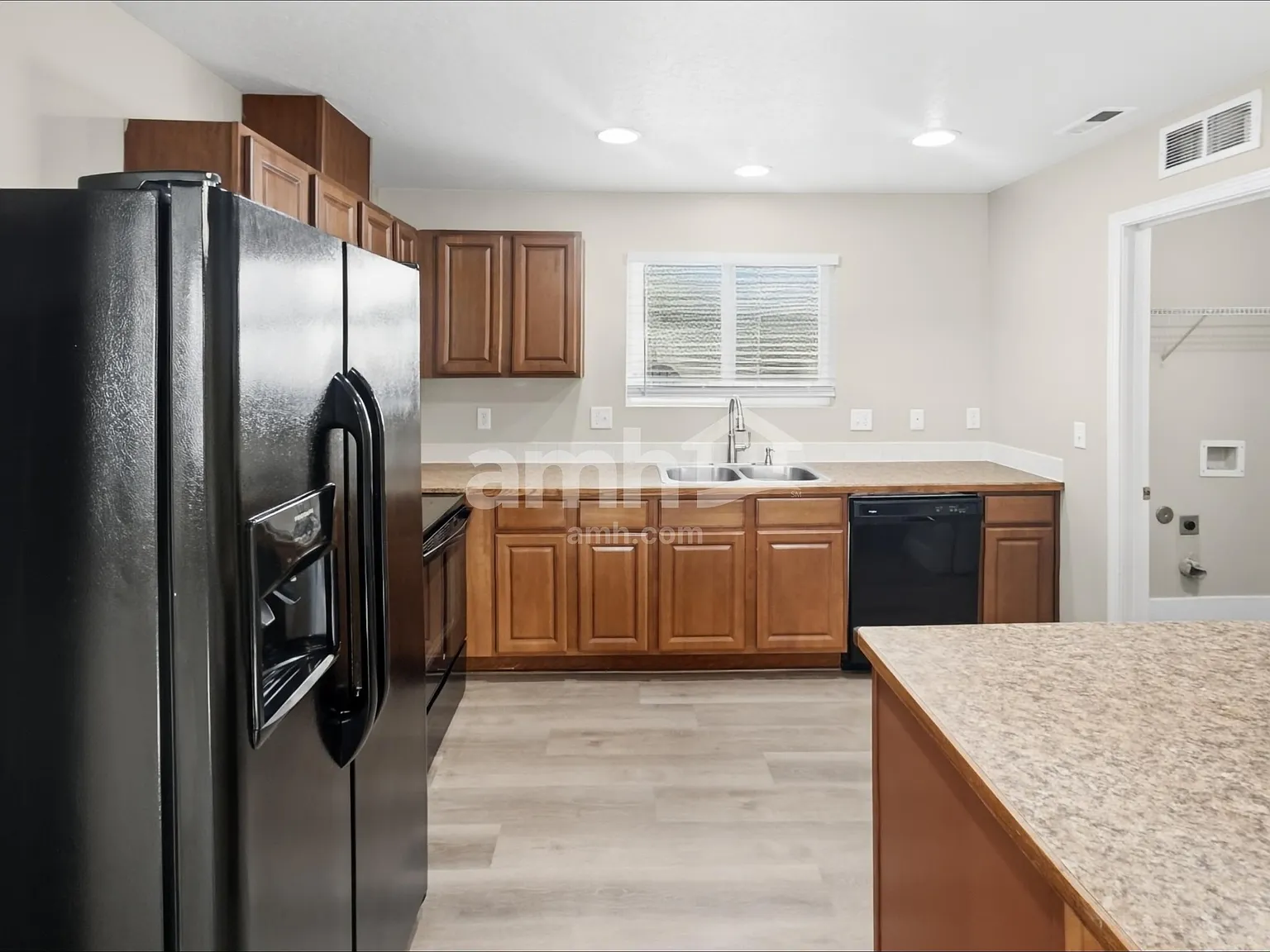 3 bed, 2.0 bath, 1493 sqft, $2,415 — Photo 3