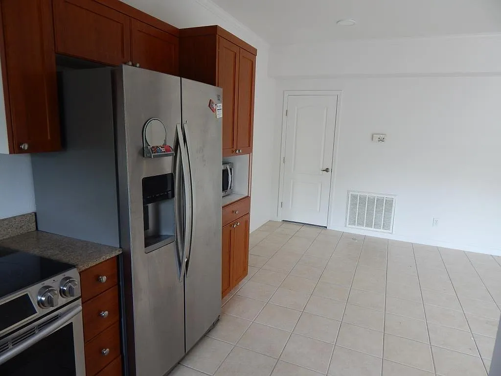 1818 Moore Blvd — Photo 4