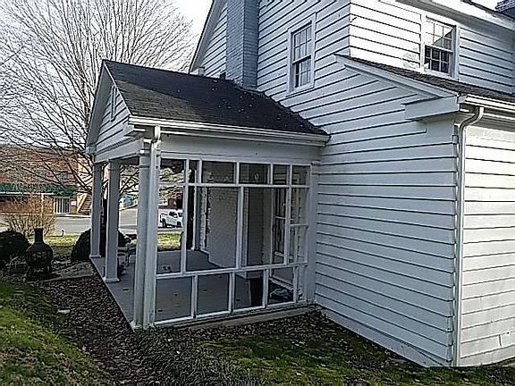4th image of 132 Hillside Ln
