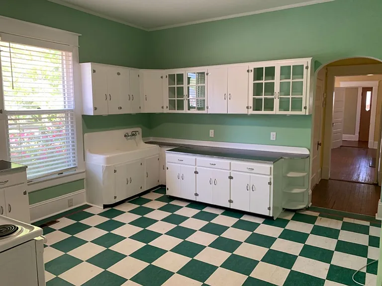 110 N Hilliard St — Photo 15