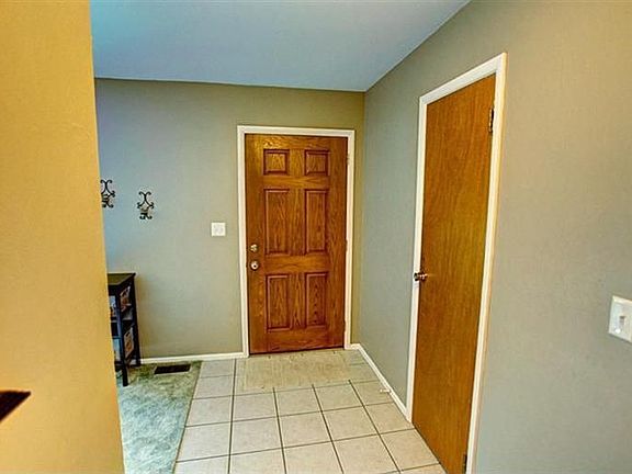 2nd image of 4420 Hillcrest Dr