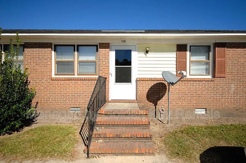 2 bed, 1.0 bath, $900 — Photo 1
