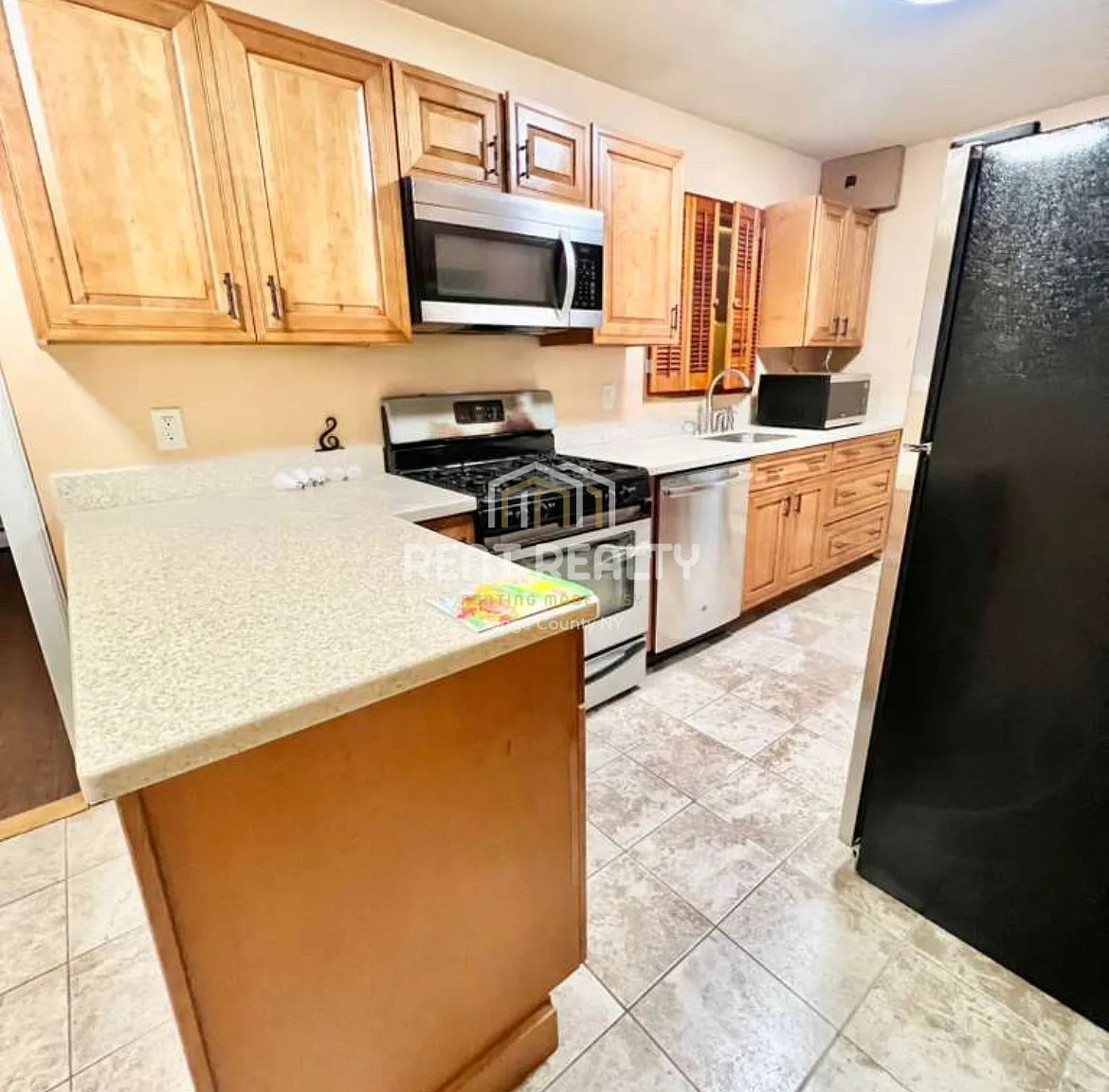 3 bed, $3,000 — Photo 4