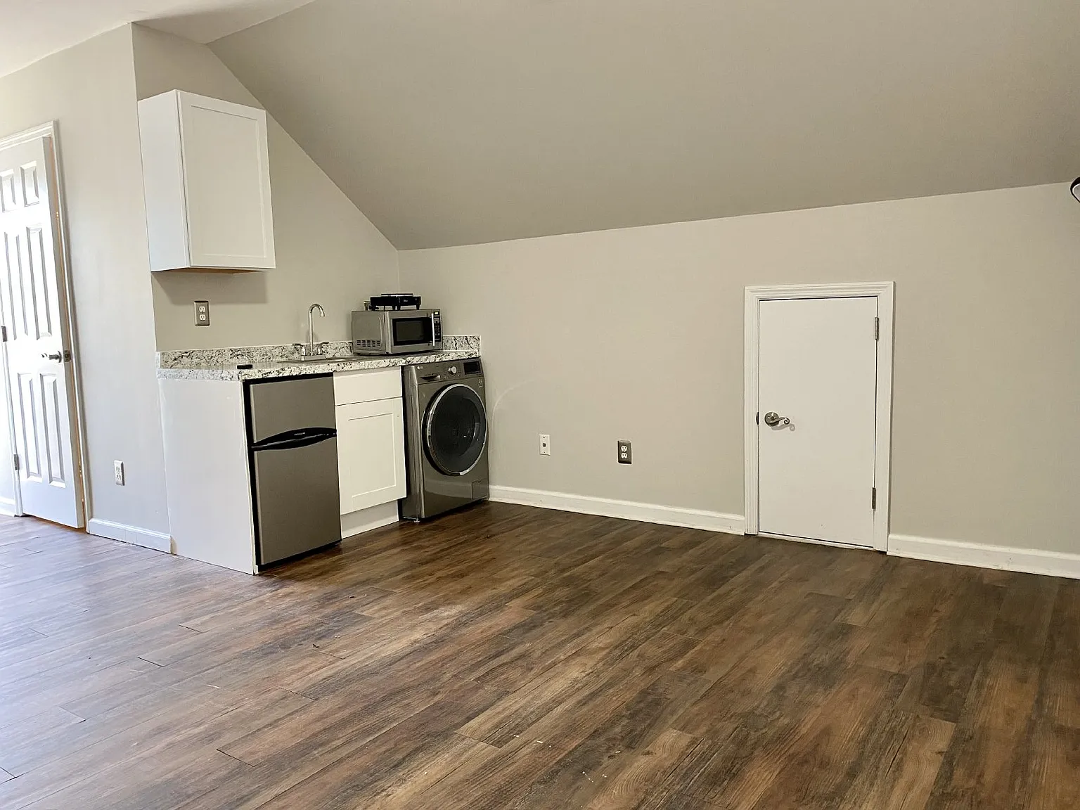 Studio, 1.0 bath, 325 sqft, $1,125 — Photo 4