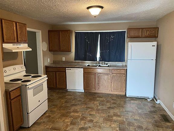 3rd image of 310 Sheppard Dr