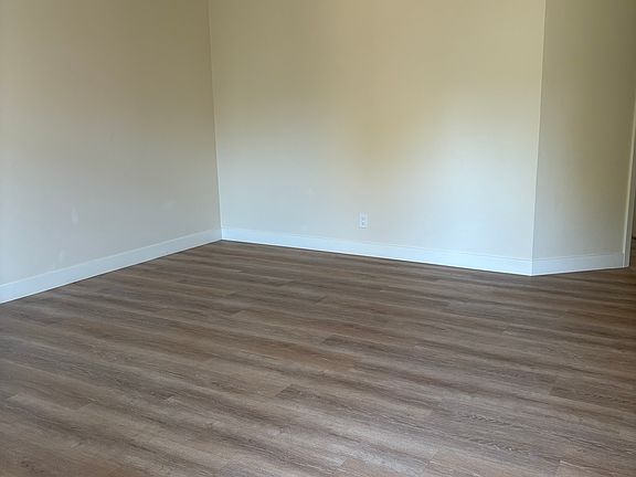 5th image of 1049 Villa Ave