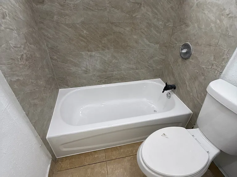 NW 28th Pl — Photo 3