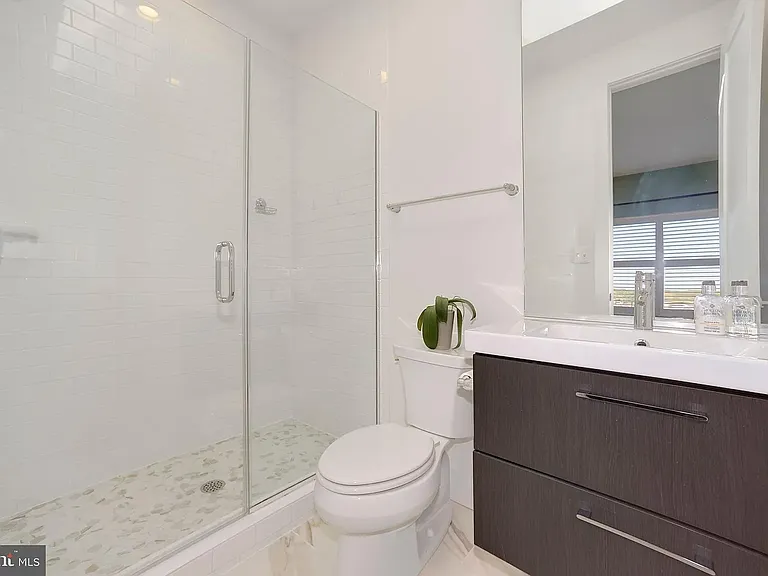 1030 Perry St NE — Photo 5