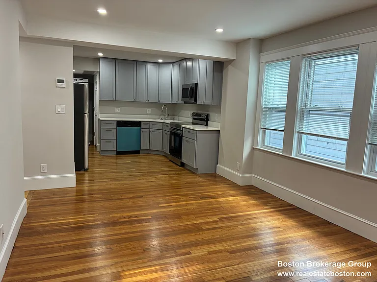11 Romsey St #2 — Photo 2