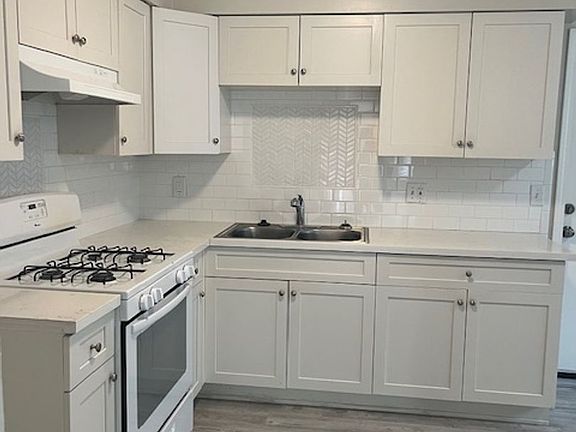 2nd image of 1903 Carrere St #A