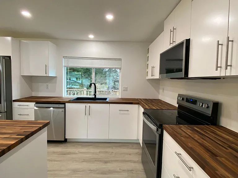 4401 NE 24th St — Photo 5