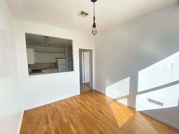 5th image of 823 Willoughby Ave #Aa4