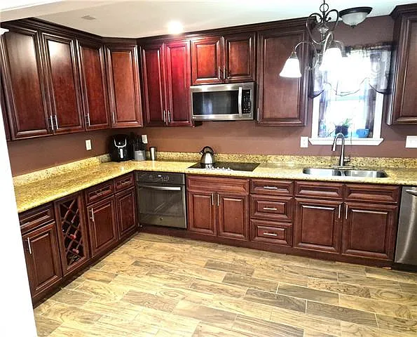 3 bed, 2.0 bath, 1859 sqft, $1,900 — Photo 3