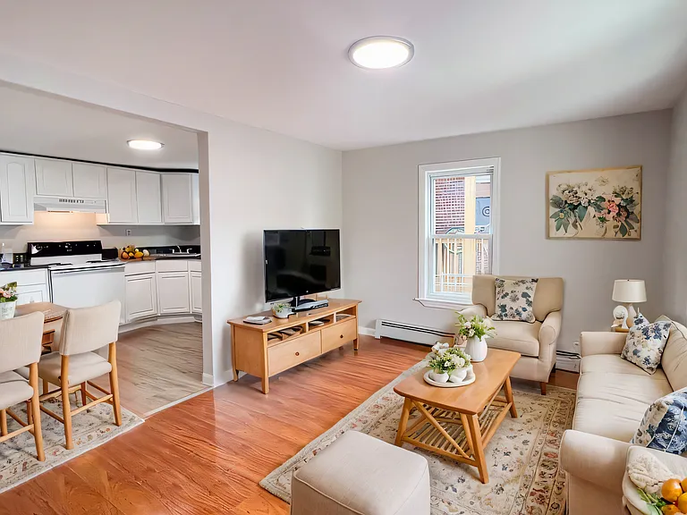 295 Franklin Ave — Photo 1