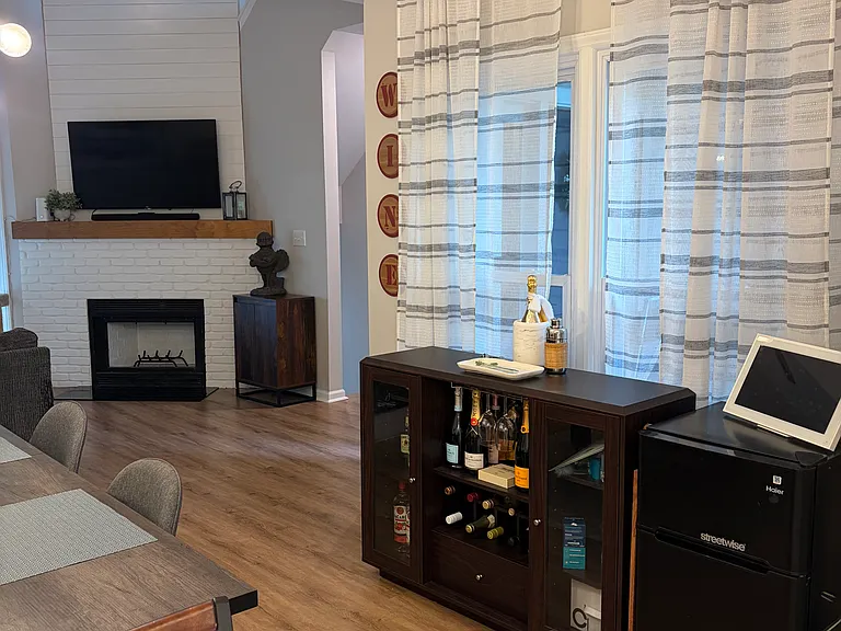 224 S Clarkson St — Photo 6