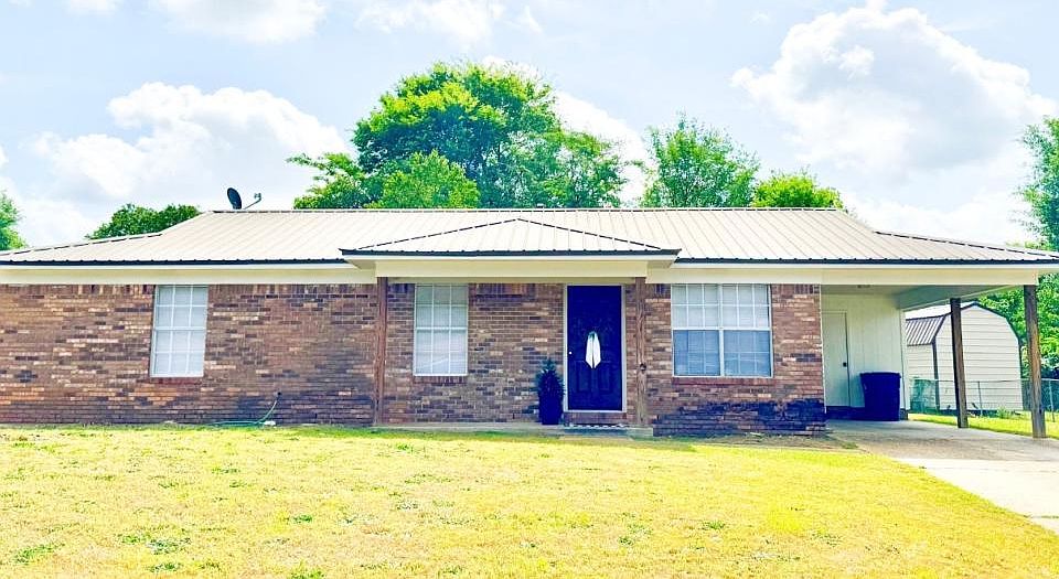 1st image of 2611 Deer Haven Dr