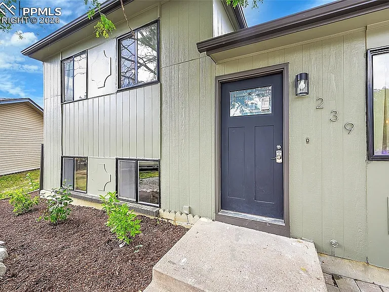 239 Tanna Ct — Photo 2
