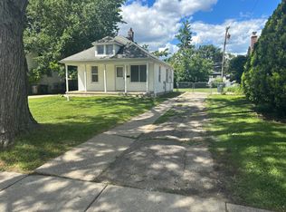 22441 Ridgeway St, Saint Clair Shores, MI 48080