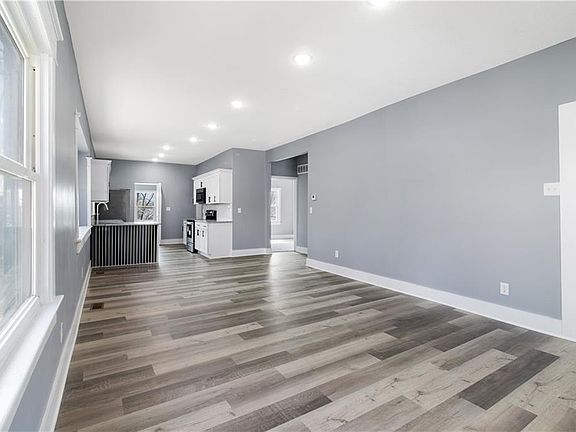 4th image of 1023 Waverly Ave
