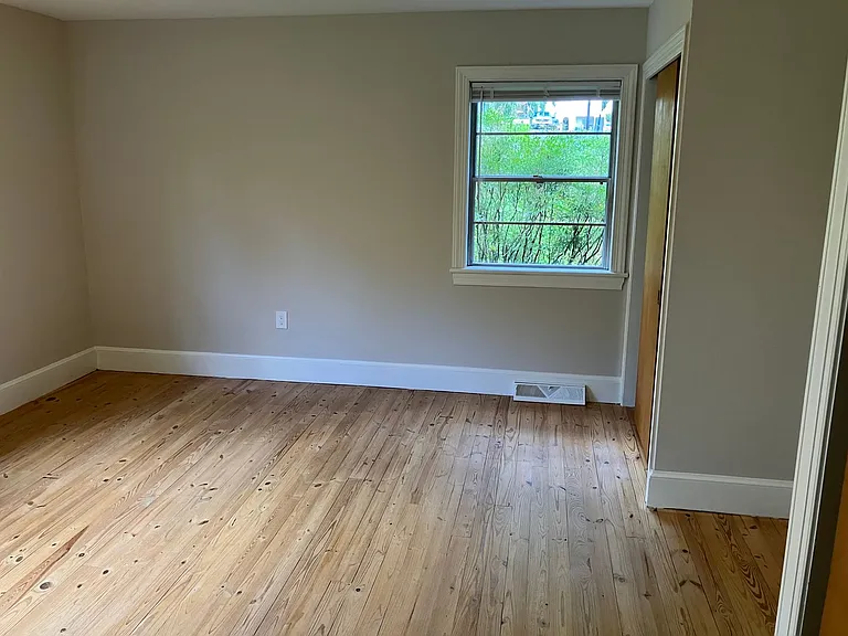 122 W Scanlon St — Photo 22