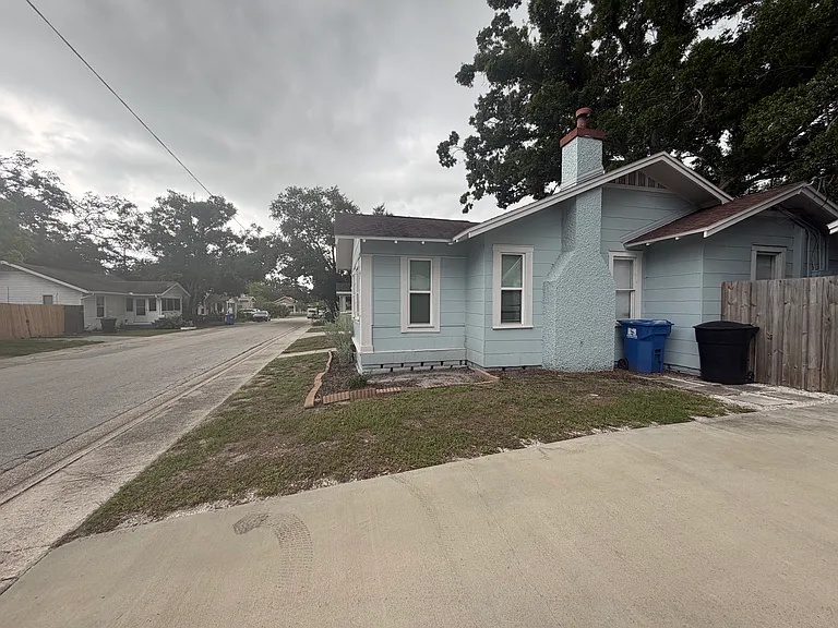 2101 Auburn St S — Photo 4