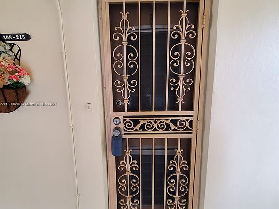 2nd image of 17050 NE 14th Ave APT 208