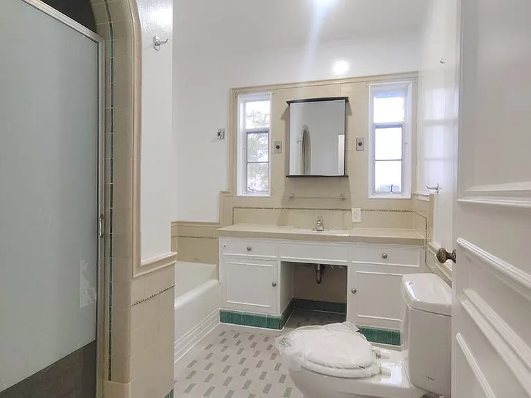 10974 Strathmore Dr — Photo 10