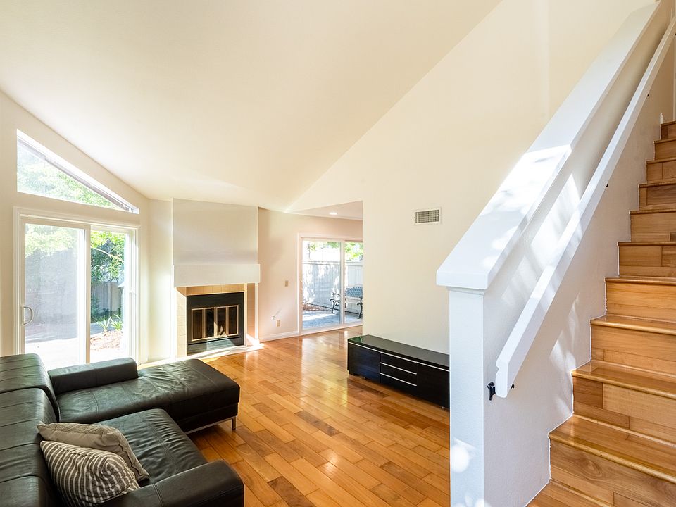 1st image of 227 Stanford Ct