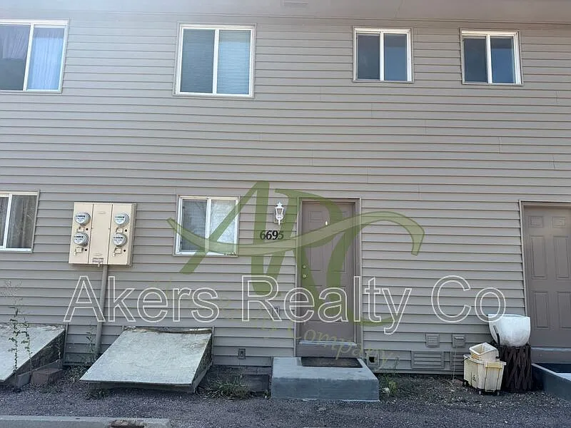 2 bed, 1.5 bath, $1,100 — Photo 2