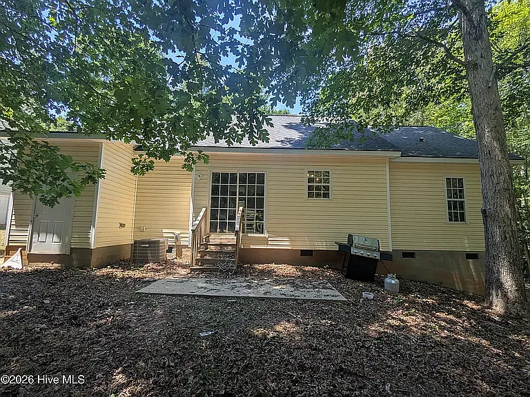 3 bed, 1288 sqft, $1,950 — Photo 2