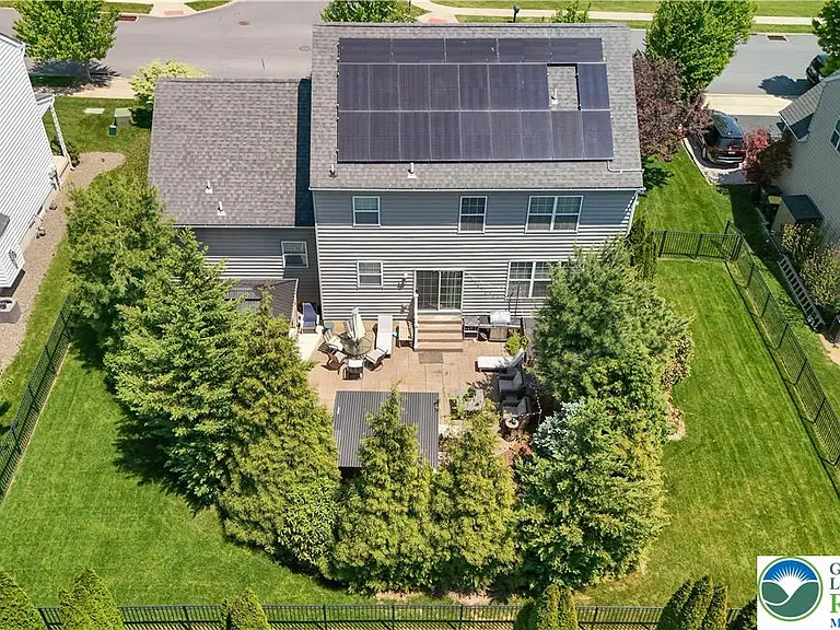1052 Kingston Ln — Photo 6