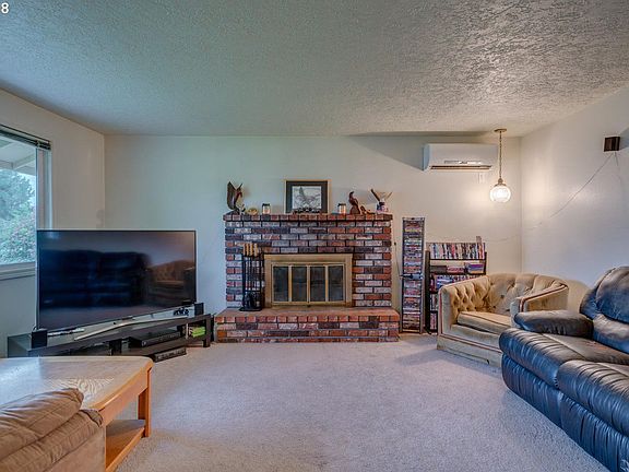 5th image of 1619 SE 168th Ave