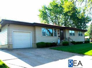 6719 S 39th St, Omaha, NE 68107