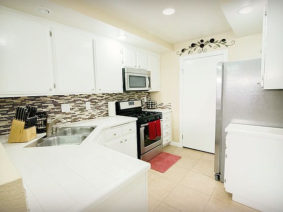 5th image of 3124 E Milano #D