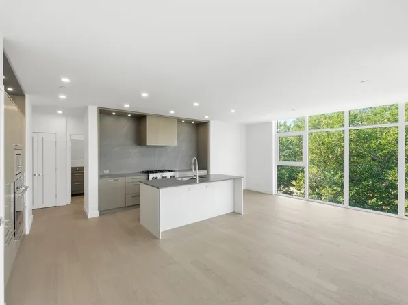 3389 Lakeshore Rd #416, Kelowna, BC V1W 4H6
