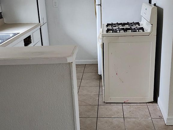 4th image of 710 W Vestal Pl APT 2