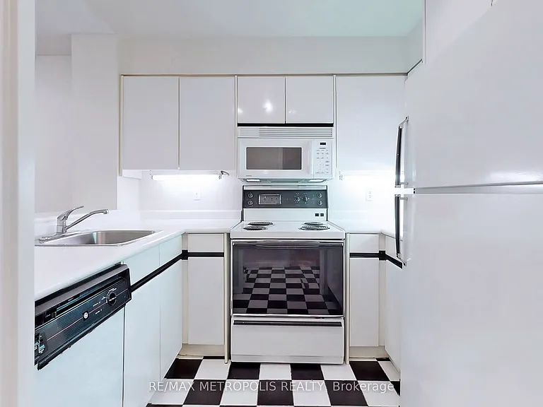 7 Carlton St #708 — Photo 11