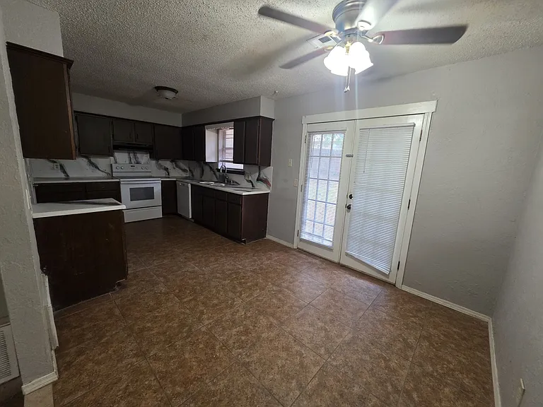 3112 Birch Ln — Photo 3