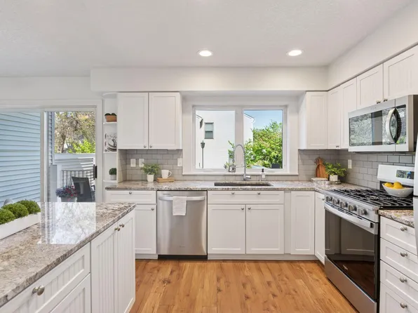 223 2nd St NE, Minneapolis, MN 55413