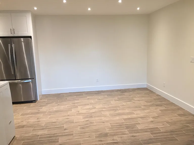 2511 W Violet St — Photo 4