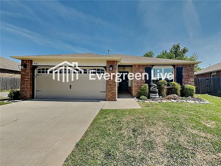 451 NE 19th Pl — Photo 2